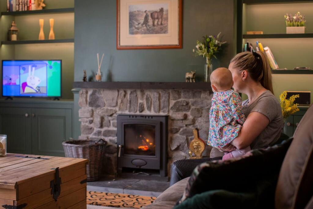 Villa Calm Scottish Country Escape With Hot Tub Sleeps 6 à Inverness Extérieur photo