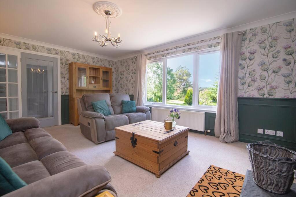 Villa Calm Scottish Country Escape With Hot Tub Sleeps 6 à Inverness Extérieur photo