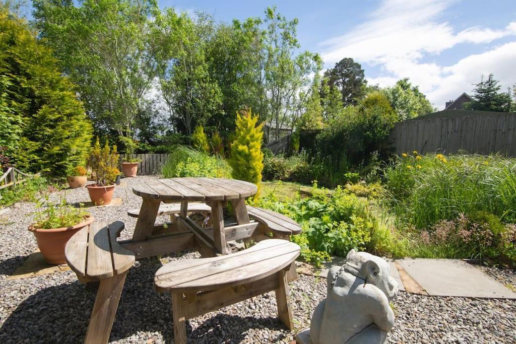 Villa Calm Scottish Country Escape With Hot Tub Sleeps 6 à Inverness Extérieur photo