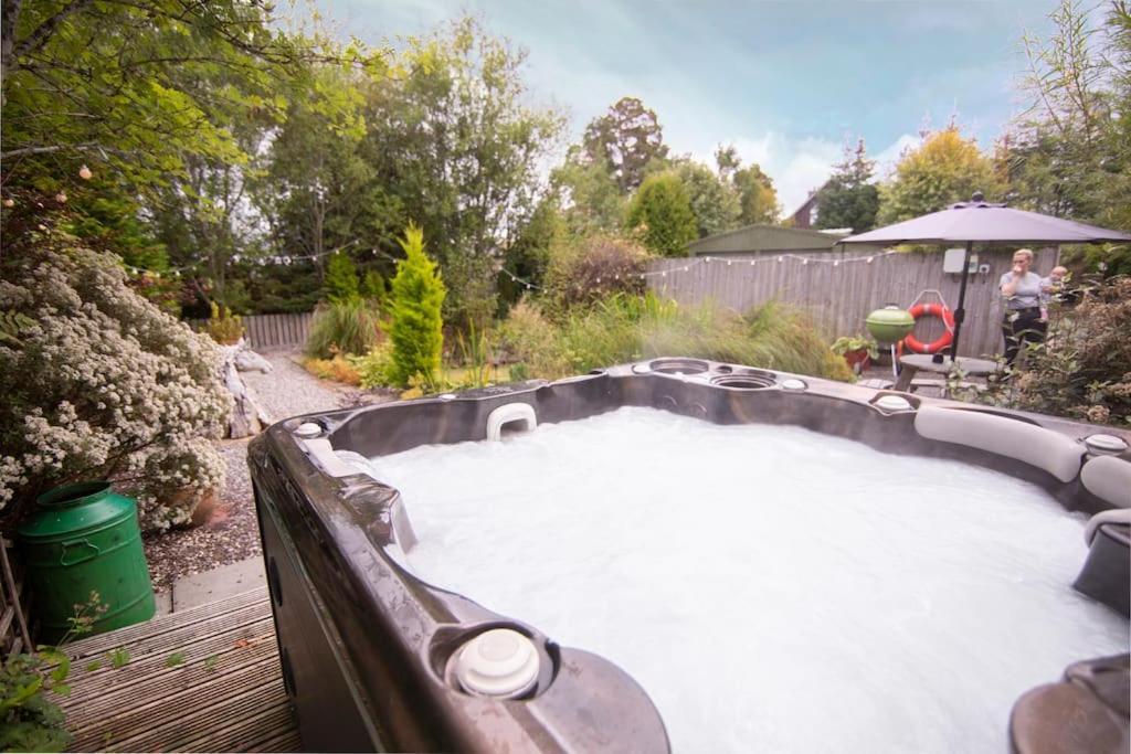 Villa Calm Scottish Country Escape With Hot Tub Sleeps 6 à Inverness Extérieur photo